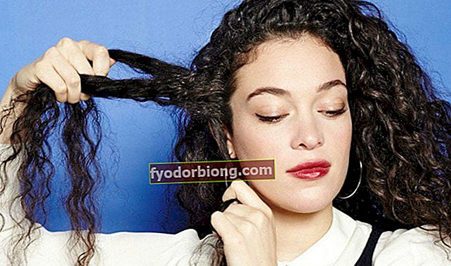 16 krásných účesů pro kudrnaté vlasy
