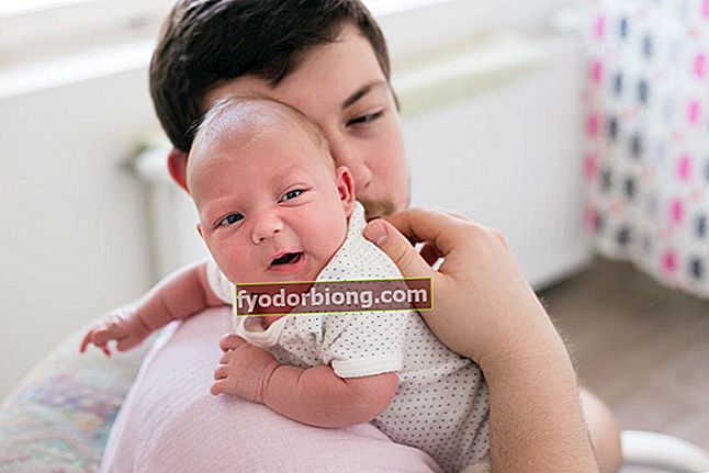 Burping en baby - Viktigheten av burping og tips om hvordan du kan hjelpe babyen